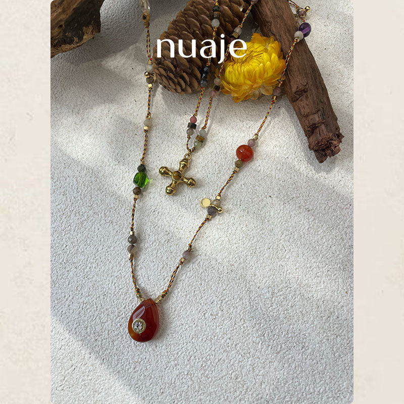 Collier en perles de pierres d'Alashan de Bohême en forme de larme avec pendentif en agate rouge