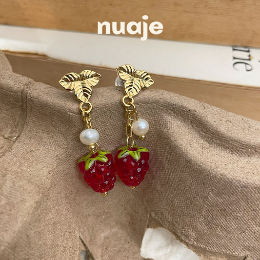 Boucles d'oreilles en verre rouge à la framboise